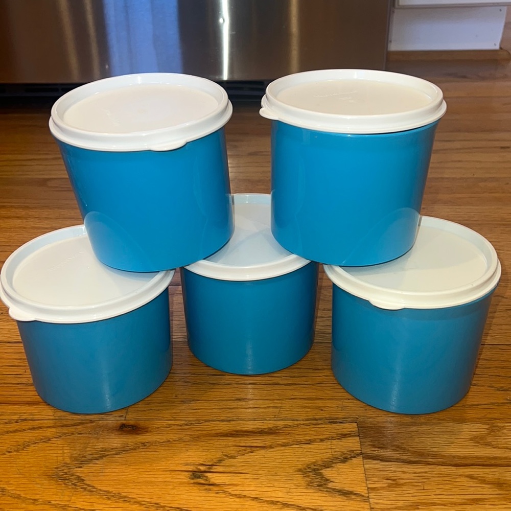Tupperware-5 storage bowls with lids